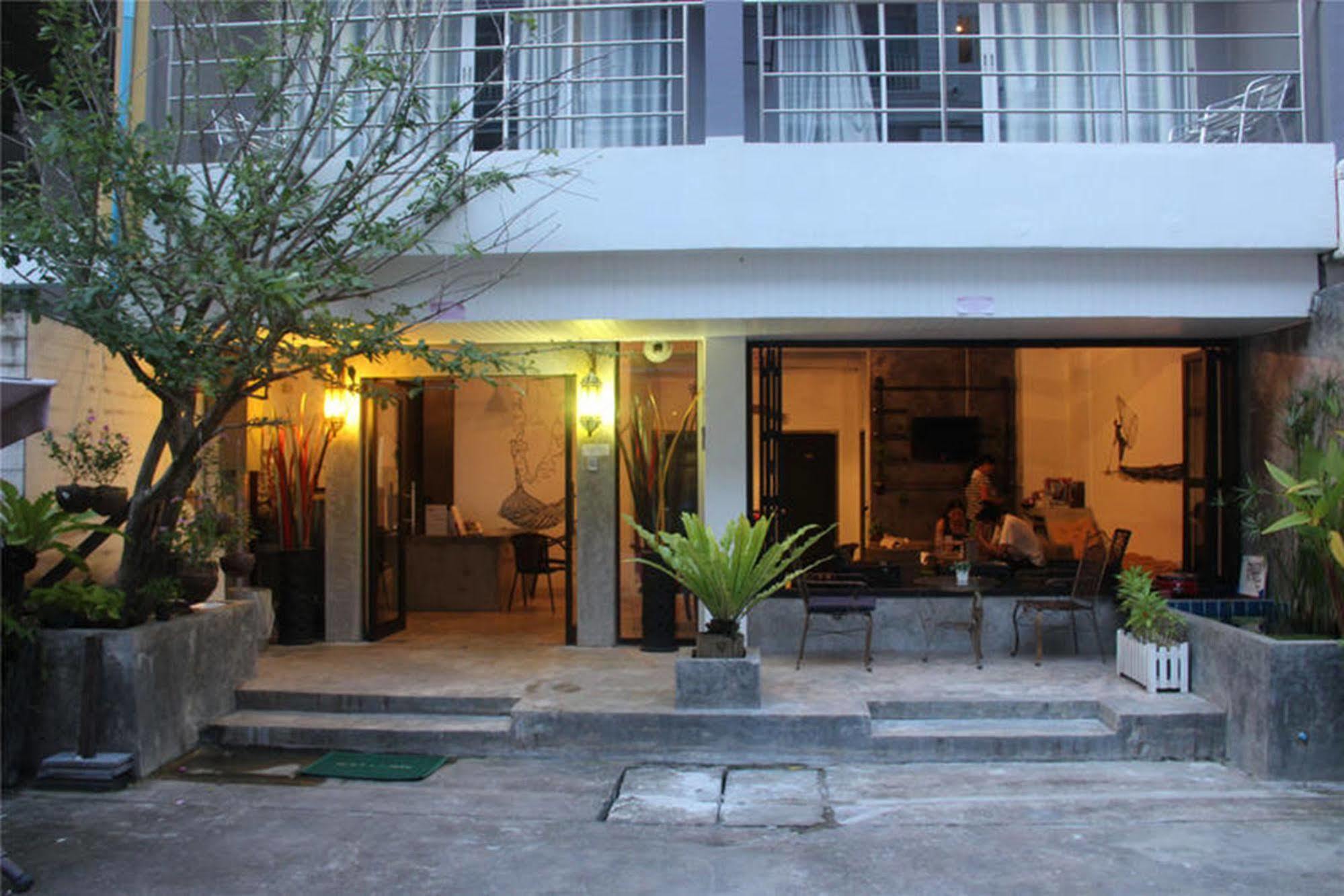 Dengba Hostel Phuket Patong Exterior foto